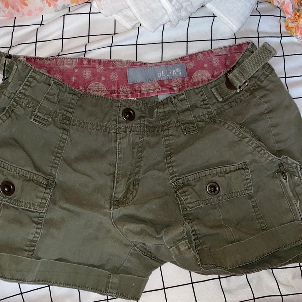 y2k green cargo shorts!